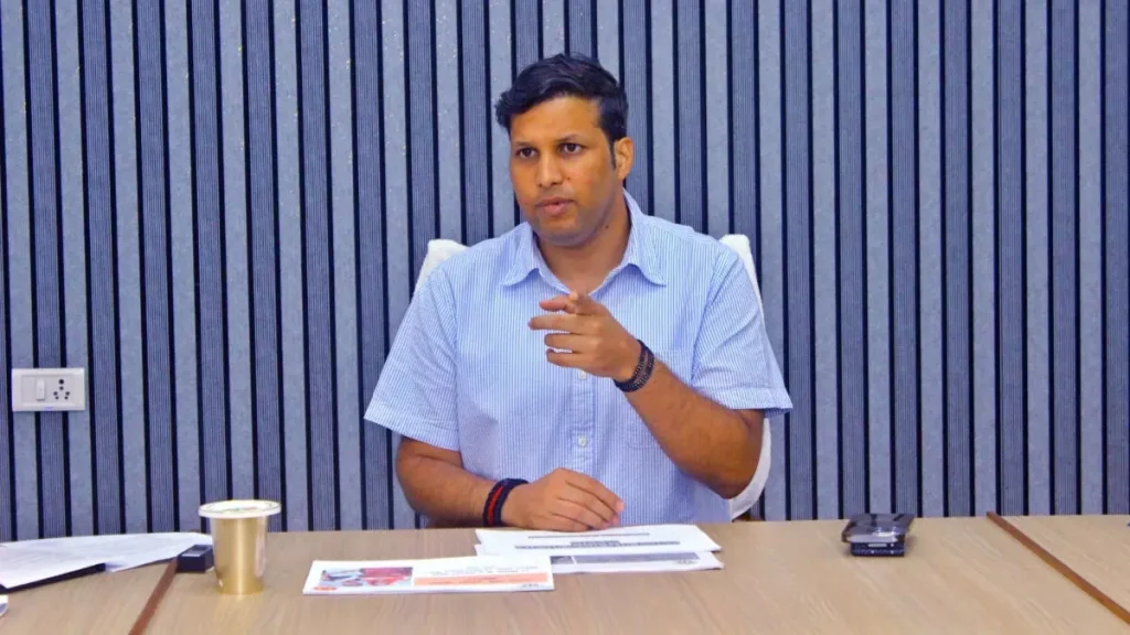 Ghaziabad DM Ravinder Kumar Mandand