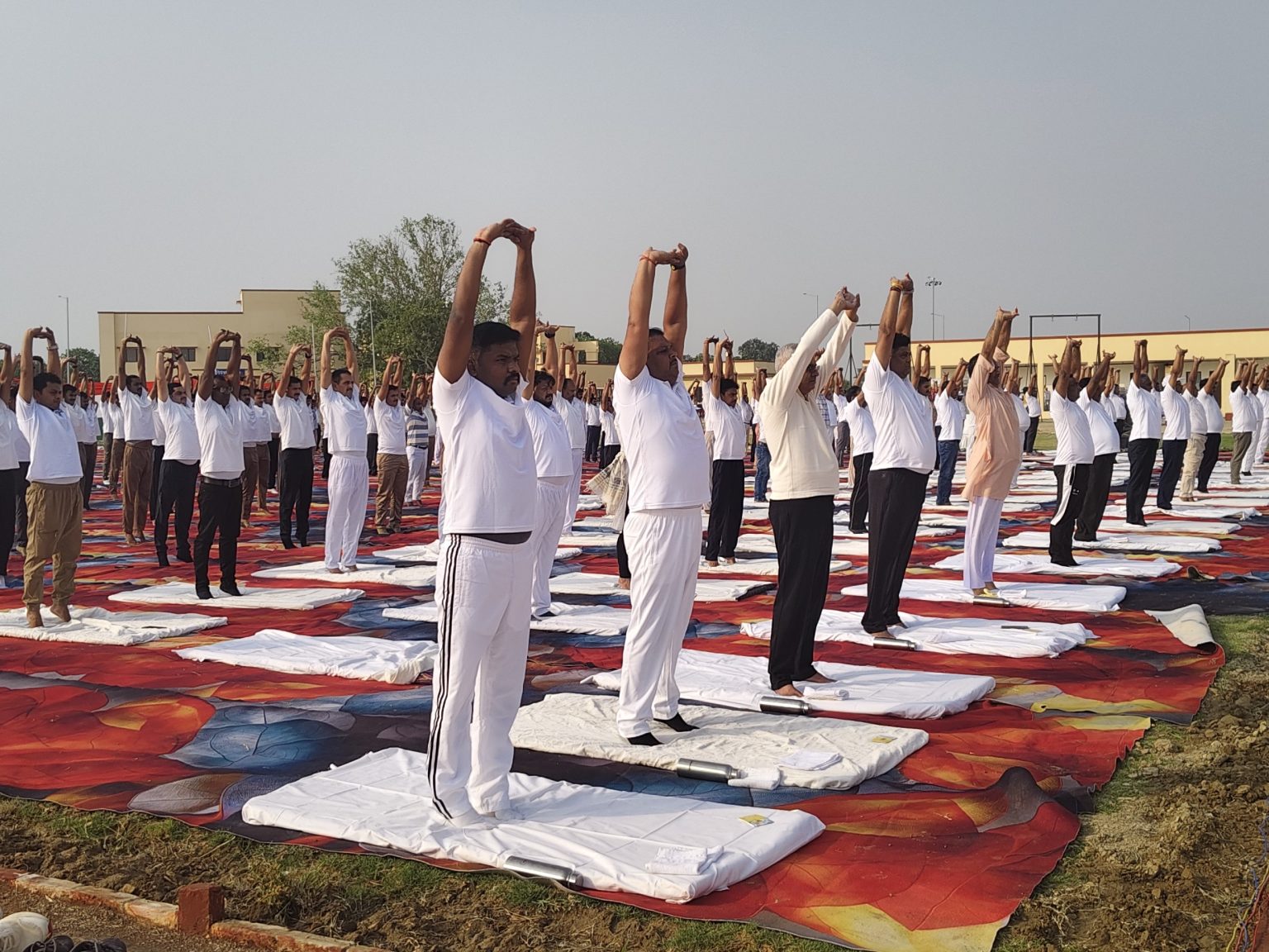 Amethi में योग दिवस का भव्य आयोजन, हजारों ने सामूहिक योग कर दिया संदेश Amethi yoga day