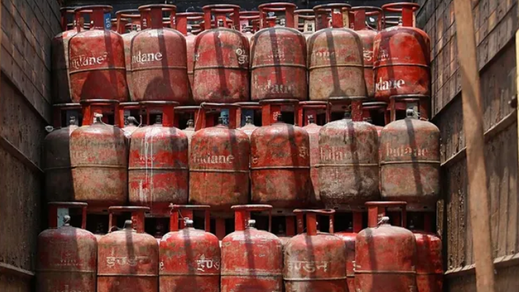 घरेलू एलपीजी सिलेंडरों पर 29 रुपये की बढ़ोतरी LPG Price Hike