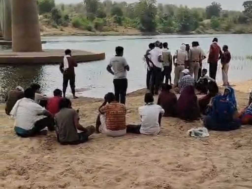 Madhyapradesh: सोन नदी के भंवर में समाईं चार जिंदगियां एक शव मिला, तीन लापता