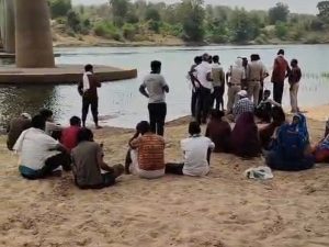 Madhyapradesh: सोन नदी के भंवर में समाईं चार जिंदगियां एक शव मिला, तीन लापता