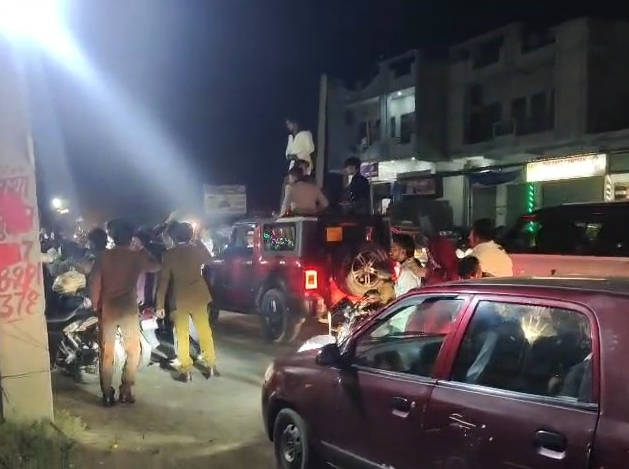 Muzaffarnagar Breaking News : शव सड़क पर रखकर प्रदर्शन, कई थानों की पुलिस मौके पर पहुंची