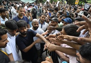 ‘छात्रों को सवाल पूछने का अधिकार है’