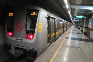 धीरे-धीरे हटाई गईं पाबंदियां