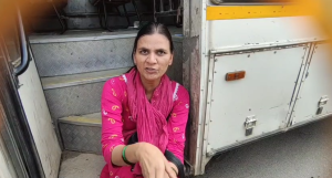 महिला बस कंडक्टर