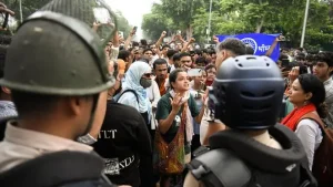 सरकार के आश्वासन के बाद खत्म किया अनशन