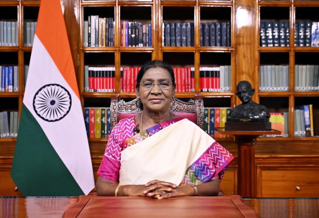 राष्ट्रपति मुर्मू ने छात्रों को बताया देश की ताकत, परीक्षा व्यवस्था में पारदर्शिता पर दिया जोर राष्ट्रपति मुर्मू