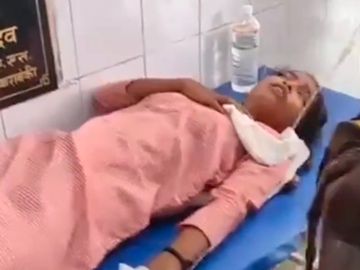 बाराबंकी में प्रार्थना सभा के बाद हड़कंप, 25 छात्राओं की तबीयत बिगड़ी, 18 बेहोश बाराबंकी में प्रार्थना सभा के बाद हड़कंप, 25 छात्राओं की तबीयत बिगड़ी, 18 बेहोश