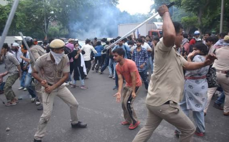 Parliament Street violence: सपा, आप और भीम आर्मी पर FIR, स्पेशल सेल को सौंपी गई जांच Parliament Street violence