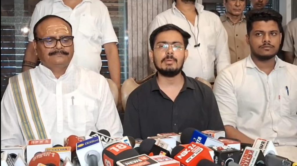 आरक्षण विरोधी छात्रों और केंद्र के बीच सेतु बने डिप्टी CM ब्रजेश पाठक
