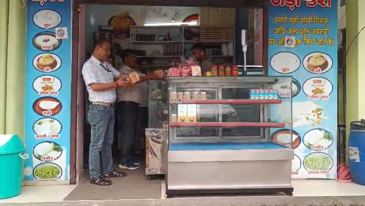 नैनीताल में खाद्य नमूने जांच के लिए भेजे, त्योहार से पहले खाद्य विभाग की कार्रवाई