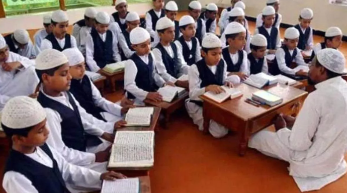 मदरसों को लेकर प्रशासन सख्त: डबल रजिस्ट्रेशन अनिवार्य