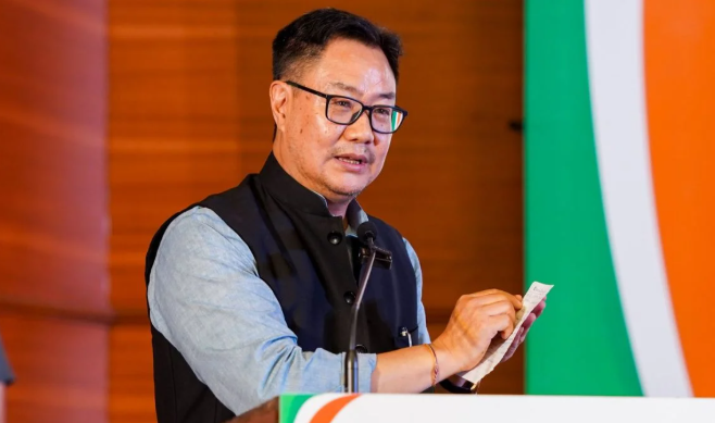 तिरंगे के अपमान की भारी कीमत चुकानी होगी, केंद्रीय मंत्री किरेन रिजिजू की चेतावनी