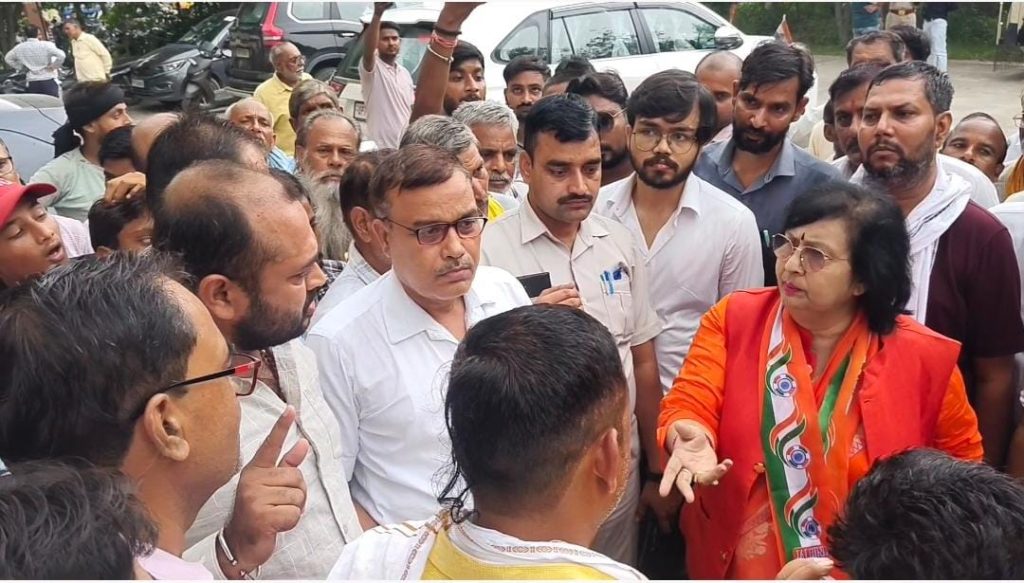 निजी गौशाला पर किसानों के गंभीर आरोप, फसल बर्बाद होने का दावा गौशाला