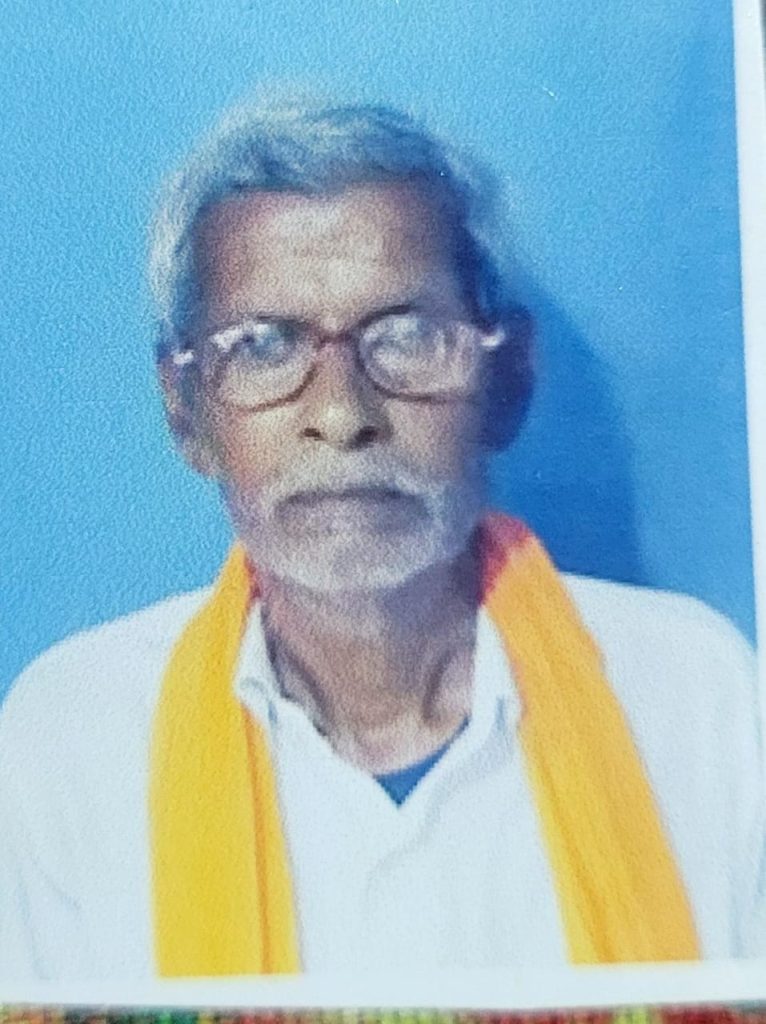 बेदखल बेटे ने मृतक पिता के अंगूठे का निशान पेपर पर लिया, वीडियो वारल