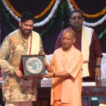 CM योगी ने राज शांडिल्य को किया सम्मानित