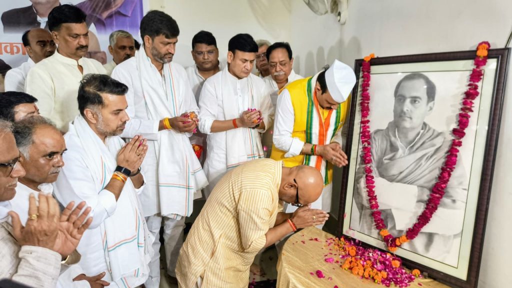 राजीव गांधी को कांग्रेस ने दी श्रद्धांजलि, यूपी प्रभारी राजेन्द्र पाल गौतम ने बताया दूरदर्शी नेता राजीव गांधी को कांग्रेस ने दी श्रद्धांजलि, यूपी प्रभारी राजेन्द्र पाल गौतम ने बताया दूरदर्शी नेता