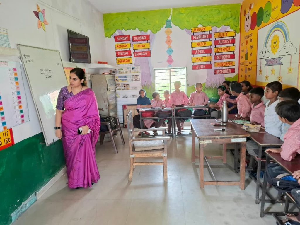 हापुड़ में शिक्षा विभाग की बड़ी कार्रवाई, स्कूलों की अनियमितताओं पर चला सस्पेंशन का डंडा