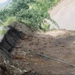त्रिशूली नदी ने मचाई तबाही, काठमांडू-सोनौली मार्ग पर यातायात पूरी तरह ठप