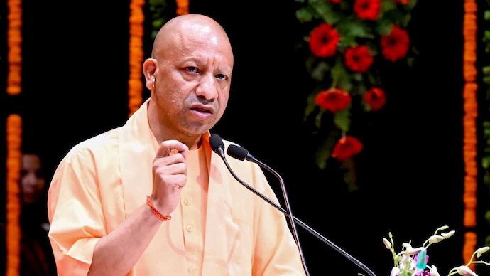 प्रयागराज में जलभराव देख भड़के CM योगी, बोले- ऐसी स्थिति कैसे बनी? प्रयागराज में जलभराव देख भड़के CM योगी, बोले- ऐसी स्थिति कैसे बनी?