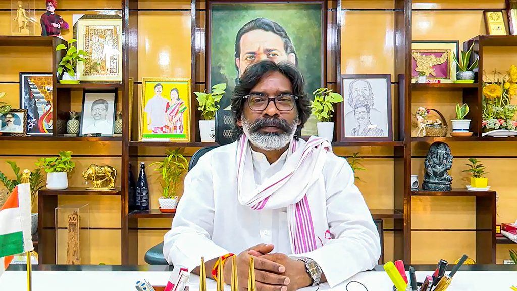 छात्रों की नाराजगी पर सरकार का कदम, हेमंत सोरेन ने बातचीत के लिए भेजा न्योता छात्रों की नाराजगी पर सरकार का कदम, हेमंत सोरेन ने बातचीत के लिए भेजा न्योता