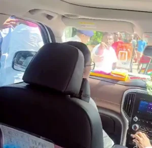 ममता बनर्जी ने कार पर पथराव को लेकर जताई चिंता