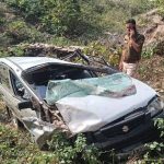 100 की रफ्तार बनी आफत, कार 6 बार पलटी और गड्ढे में जा गिरी