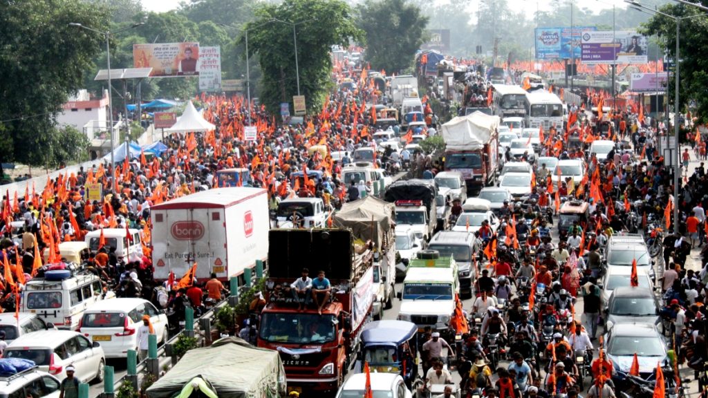 कांवड़ यात्रा चरम पर, गाजियाबाद की सड़कों पर बढ़ा ट्रैफिक दबाव; कई इलाकों में लंबा जाम कांवड़ यात्रा