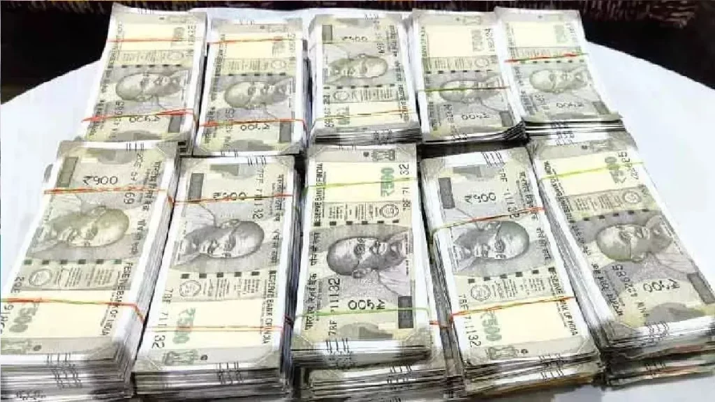 17 करोड़ के जाली नोटों ने खोली PNB की पोल! तीन अधिकारी निलंबित, जांच तेज 17 करोड़ के जाली नोटों ने खोली PNB की पोल! तीन अधिकारी निलंबित, जांच तेज