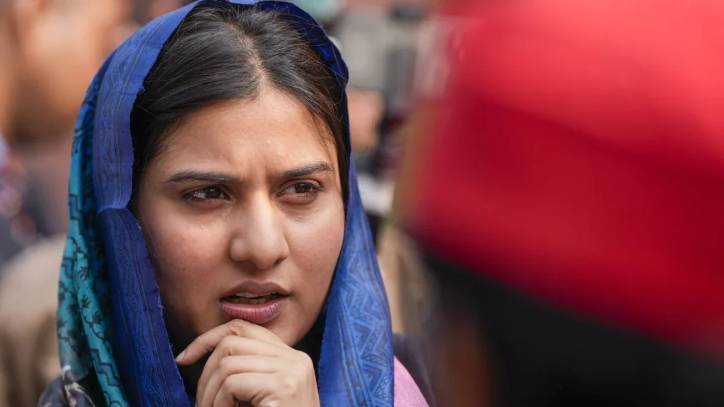 इकरा हसन को किया गया हाउस अरेस्ट, सहारनपुर मामले पर बोलीं- लोकतंत्र में आवाज दबाना गलत इकरा हसन को किया गया हाउस अरेस्ट, सहारनपुर मामले पर बोलीं- लोकतंत्र में आवाज दबाना गलत