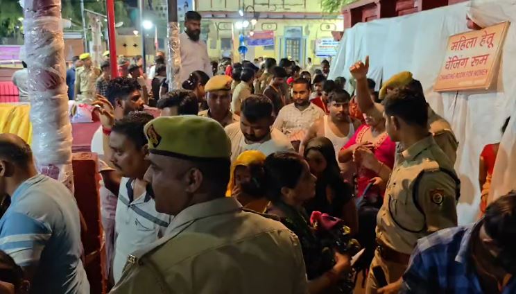 Varanasi: लोलार्क कुंड में आस्था का महाकुंभ, 3 किमी तक श्रद्धालुओं की कतार