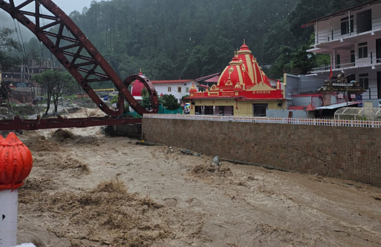 कैची धाम बाबा नीम करौली महाराज मंदिर में भी पानी का सैलाब उमड़ा