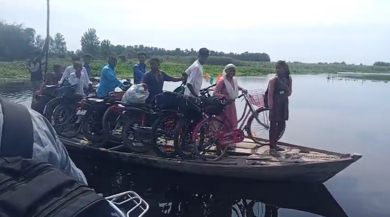 Sitapur में बाढ़ का कहर, शारदा घाघरा नदी में कटान तेज Sitapur