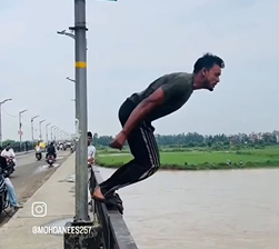 मुरादाबाद में फ्लाईओवर से जानलेवा स्टंट का लाइव वीडियो वायरल