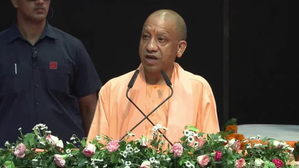यूपी में आउटसोर्स कर्मियों को राहत, अब एजेंसियां नहीं कर सकेंगी वेतन में मनमानी कटौती यूपी में आउटसोर्स कर्मियों को राहत, अब एजेंसियां नहीं कर सकेंगी वेतन में मनमानी कटौती