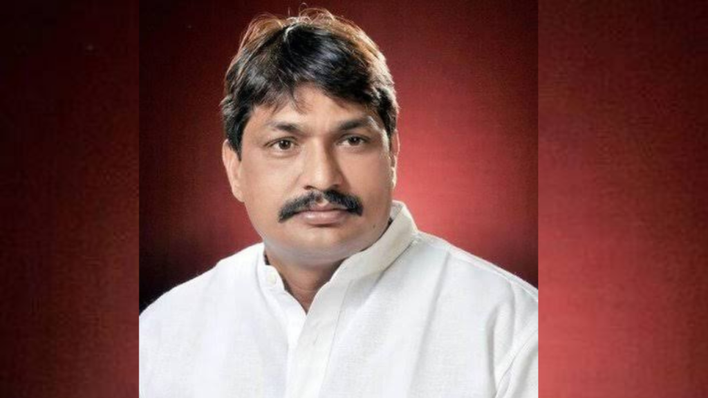 पूर्व विधायक गुड्डू पंडित ने पत्नी को पीटा, वीडियो सोशल मीडिया पर वायरल