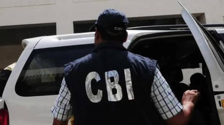 प्रयागराज में भ्रष्टाचार पर वार, CBI ने रेलवे के दो अफसरों को 50 हजार लेते पकड़ा प्रयागराज में भ्रष्टाचार पर वार, CBI ने रेलवे के दो अफसरों को 50 हजार लेते पकड़ा