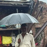 हापुड़: दरार बनी चेतावनी, परिवार बाहर निकला और कुछ ही देर में गिर गई छत