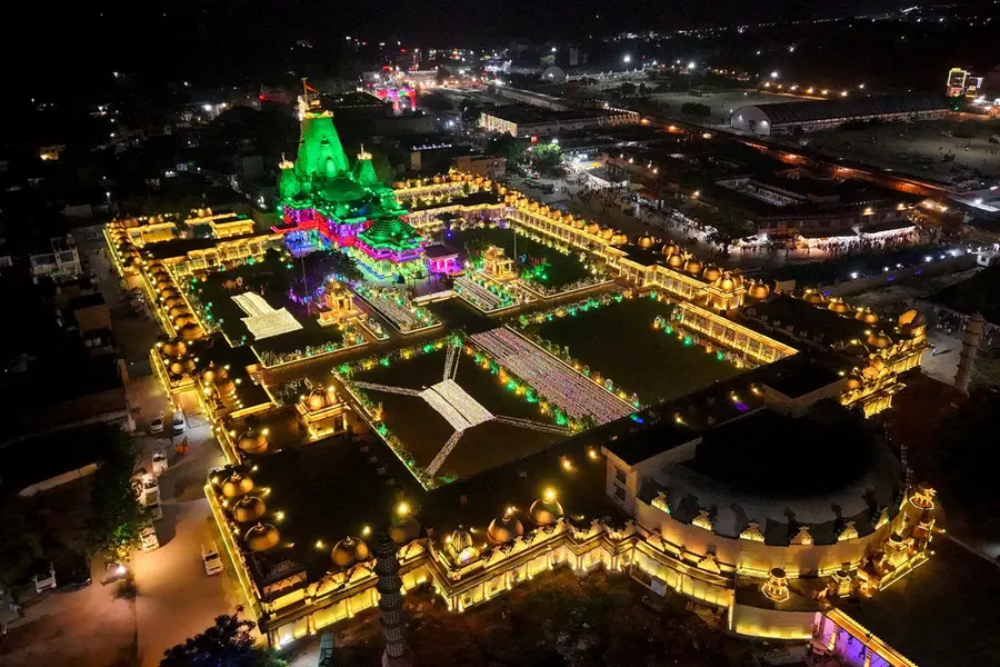 कान्हा के जन्म का इंतजार, फूलों और रोशनी से सजा मथुरा-वृंदावन, गूंजेगा ‘नंद के घर आनंद भयो’ कान्हा के जन्म का इंतजार, फूलों और रोशनी से सजा मथुरा-वृंदावन, गूंजेगा ‘नंद के घर आनंद भयो’