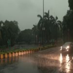 दिल्ली-NCR में मॉनसून का अटैक, बारिश से ट्रैफिक बेहाल, खराब मौसम में 9 फ्लाइट्स को किया गया डायवर्ट