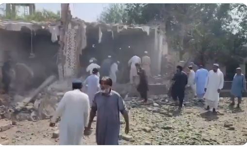 Pakistan के मस्जिद में नमाज के दौरान भीषण धमाका, 15 लोगों की मौत