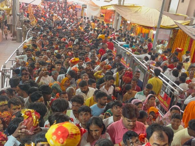 जय माता दी के जयकारों से गूंजा विंध्यधाम, पहले दिन 3 लाख श्रद्धालुओं ने टेका माथा