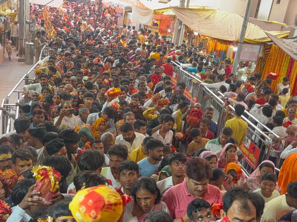 जय माता दी के जयकारों से गूंजा विंध्यधाम, पहले दिन 3 लाख श्रद्धालुओं ने टेका माथा