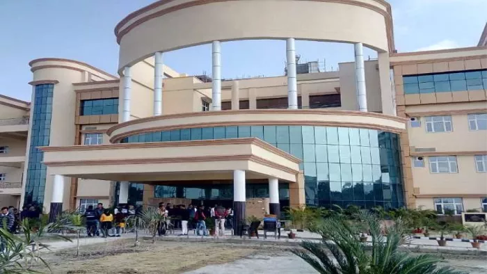 Gorakhpur: BRD मेडिकल कॉलेज में रैगिंग पर सख्त कार्रवाई, 18 छात्र निलंबित, हर एक पर 25 हजार रुपये का जुर्माना