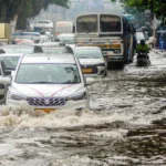 बारिश, तूफान और प्रदर्शन, दिल्ली-NCR में थम गई शहर की रफ्तार