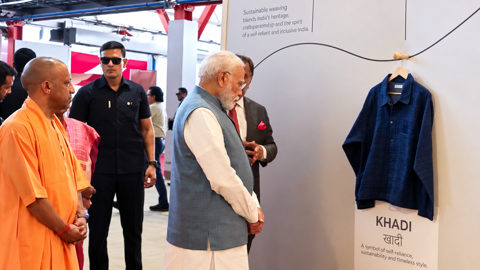 अपने संसदीय क्षेत्र पहुंचे PM Modi, वाराणसी को दी गारमेंट फैक्ट्री की सौगात