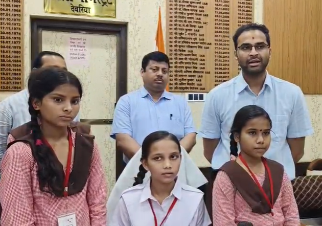 नवरात्र में बेटियों ने संभाली डीएम की कुर्सी, एक दिन के लिए बनी जिलाधिकारी देवरिया