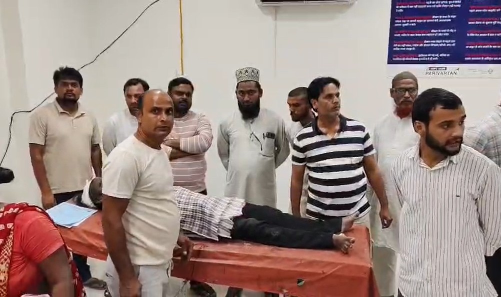 Kushinagar में बेकाबू बस का कहर, लड़की की मौत, डेढ़ दर्जन राहगीर घायल