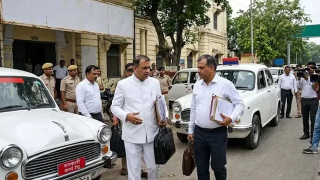 Pilibhit: मतदाता सूची में गड़बड़ी के बाद SDM पर कार्रवाई, पहले स्थानांतरण अब प्रतिक्षारत किया गया