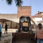 प्रयागराज में अवैध प्लॉटिंग पर चला बुलडोजर, अतीक के करीबी का ऑफिस भी ध्वस्त